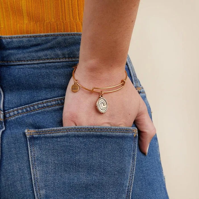 Iconic Women Alex And Ani Wave Charm Bangle 039Roll With The 039Tides039 Rafaelian Gold