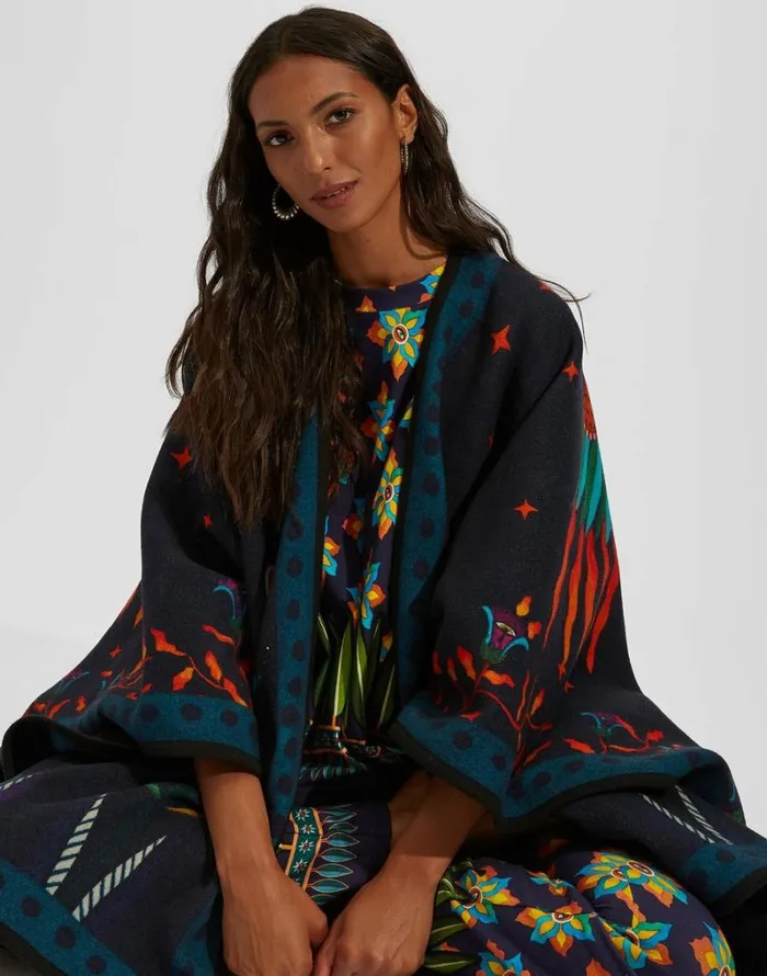 Ready To Wear Outerwear La Double J Reversible Poncho Place Isis Nero Place Ready To Wear Outerwear La Double J Reversible Poncho Place Isis Nero Place