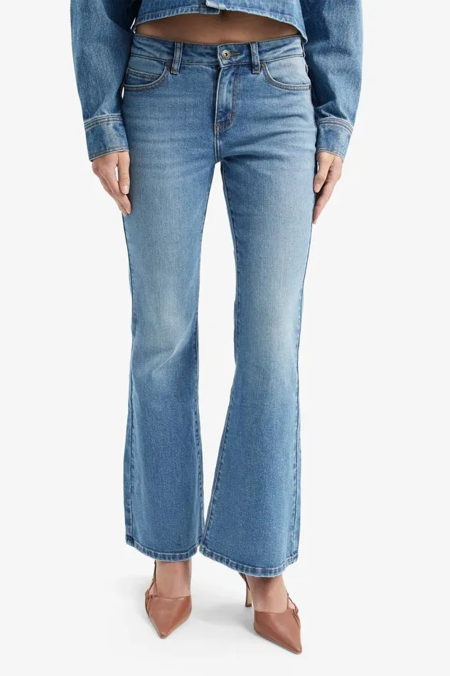 Women Bardot Flare Jean Daxton Low Boot Leg Jeans In Dark Denim Women Bardot Flare Jean Daxton Low Boot Leg Jeans In Dark Denim