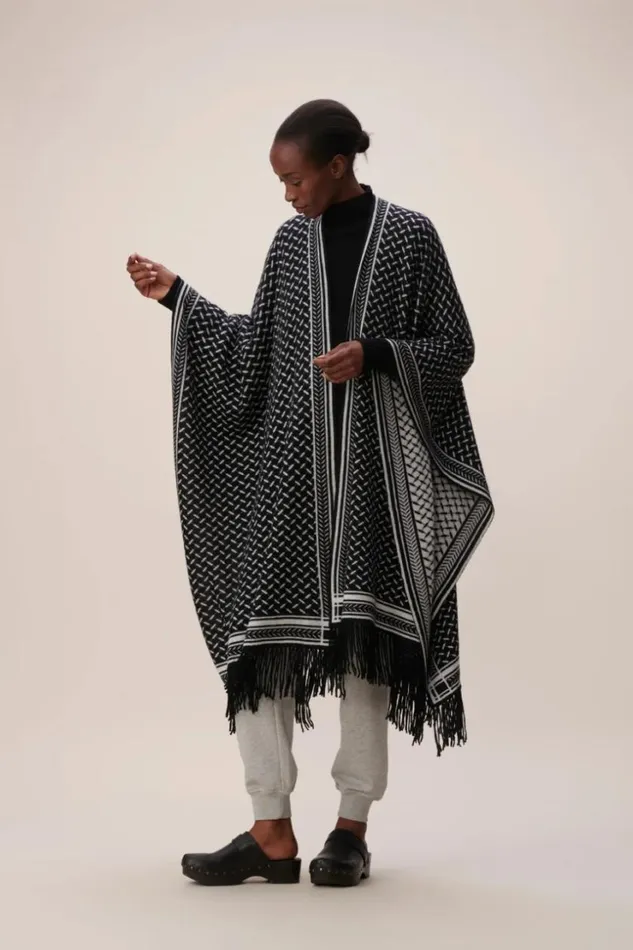 Women Coats and Jackets Lala Berlin Poncho Trinity Classic Cashmere Blackwhite