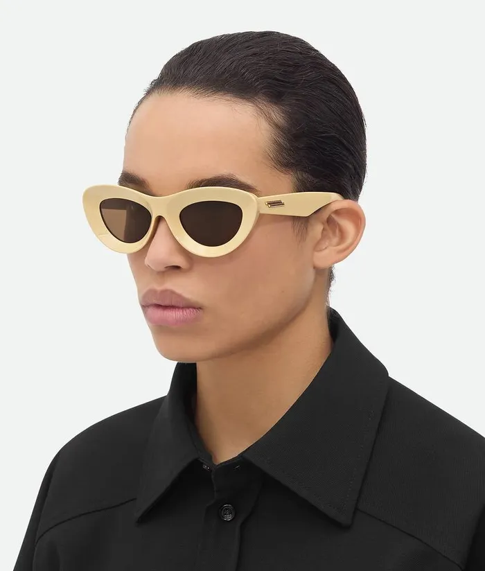 WomenMen Bottega Veneta Sunglasses Sharp Cat Eye Sunglasses Yellowbrown
